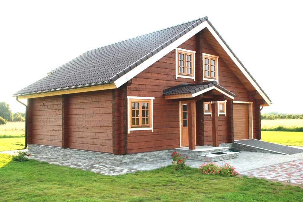 коричневый деревянный дом