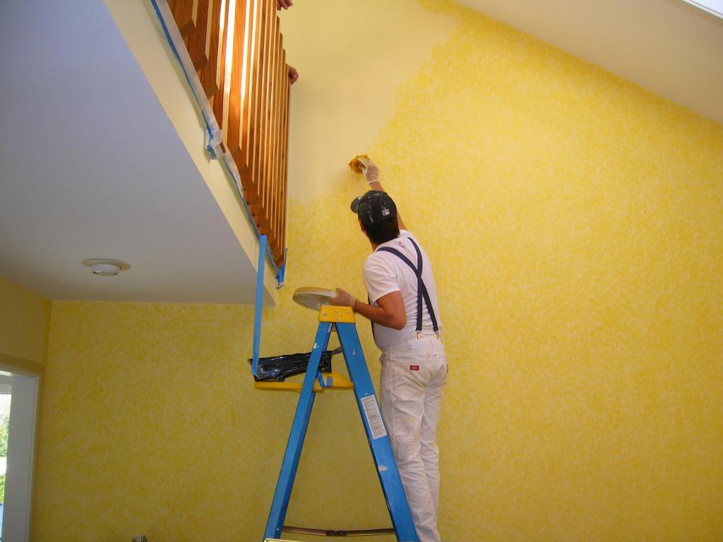 покраска стен внутри дома