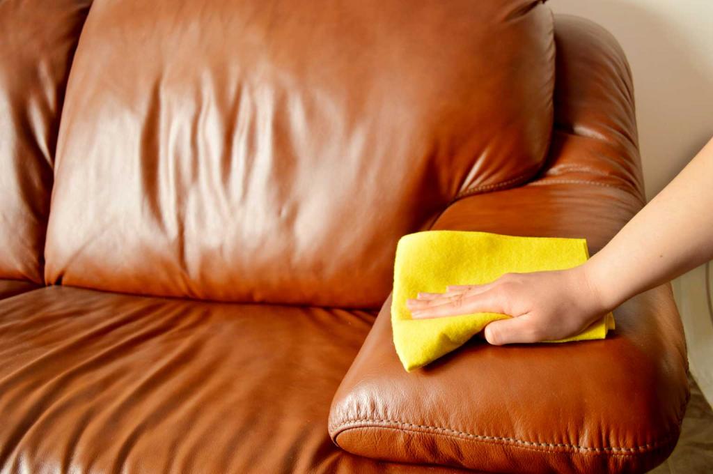 Как удалить старые пятна с дивана