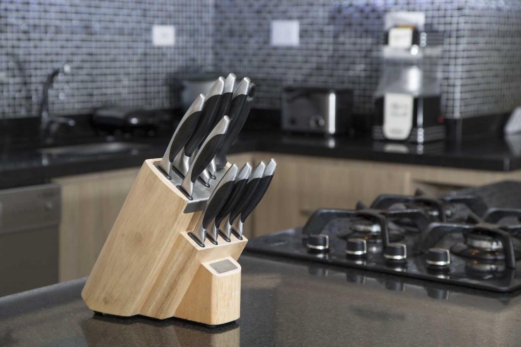 Удобная подставка для кухонных ножей