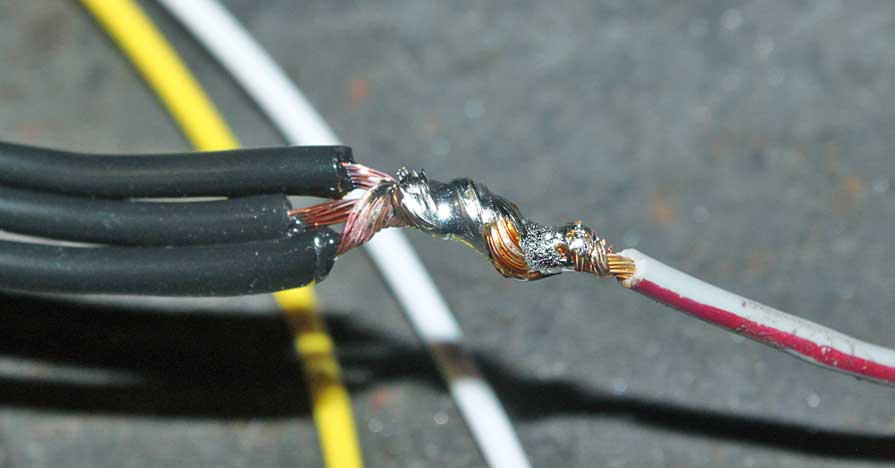 как подсоединить одноклавишный выключатель к проводам